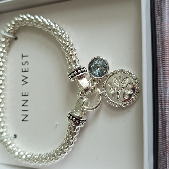 NINE WEST BRAND WOMEN'S FASHION JEWELRY BUNDLE OF 2 STRETCH BRACELETS - Picture 2 of 15